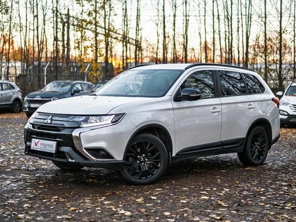 2021 Mitsubishi Outlander III Рестайлинг 3, белый, 2483000 рублей