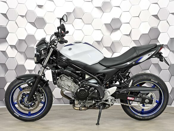 2018 Suzuki SV 650, белый - вид 3
