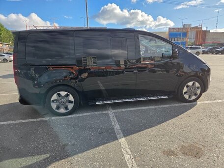 2024 Hyundai Staria I, чёрный, вид 2