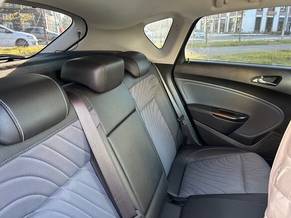 2013 Opel Astra J Рестайлинг, чёрный, 730000 рублей - вид 13