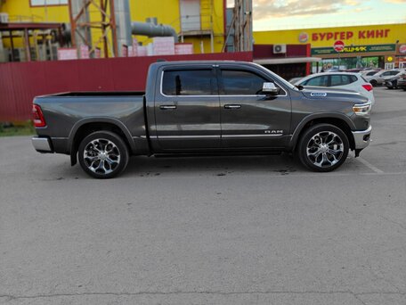 2022 Ram 1500 Crew Cab V, серый, 7600000 рублей, вид 4