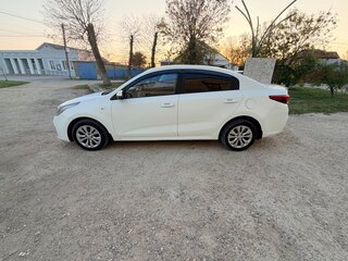 2017 Kia Rio IV, белый, 1150000 рублей, вид 4