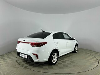 2020 Kia Rio IV, белый, 1347000 рублей, вид 5