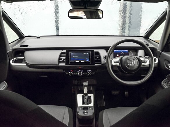 2021 Honda Fit IV, серый, 1275000 рублей - вид 17