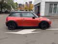 2020 Mini Hatch Cooper III (F55/F56) Рестайлинг, красный, 2300000 рублей - вид 1
