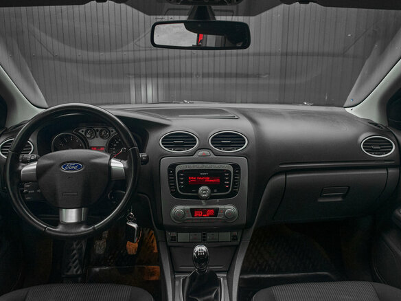 2011 Ford Focus II Рестайлинг, красный, 600000 рублей - вид 10