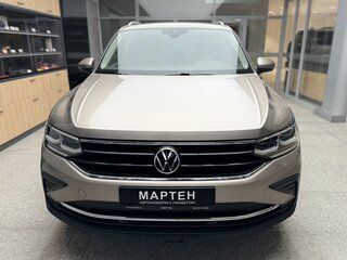 2021 Volkswagen Tiguan II Рестайлинг, коричневый, 2570000 рублей, вид 2