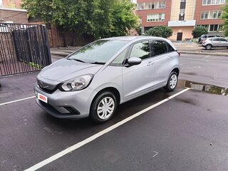 2022 Honda Fit IV, серебристый, 1300000 рублей, вид 1