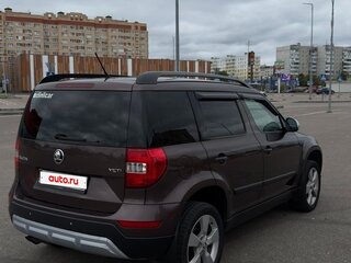 2014 Skoda Yeti I Рестайлинг, коричневый, 1050000 рублей, вид 5