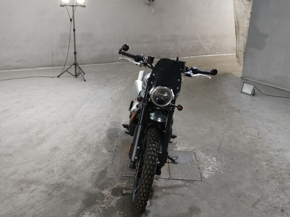 2023 Triumph Scrambler, чёрный, 915000 рублей - вид 2