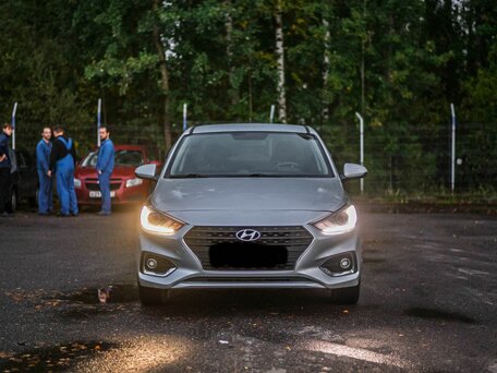 2017 Hyundai Solaris II, серебристый, 1065000 рублей, вид 3