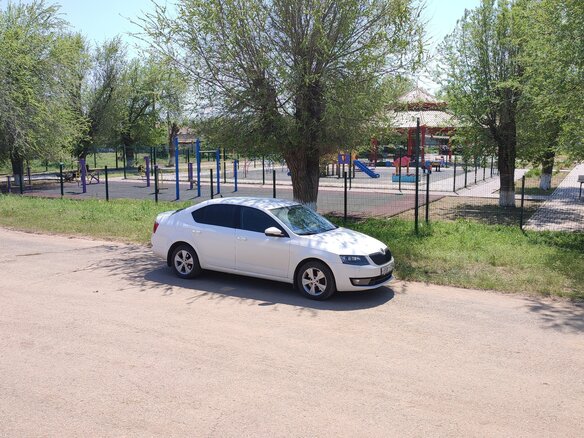 2014 Skoda Octavia III (A7), белый, 1300000 рублей - вид 4
