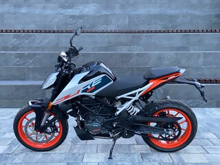 2023 KTM 125 Duke, белый, 650000 рублей, вид 1