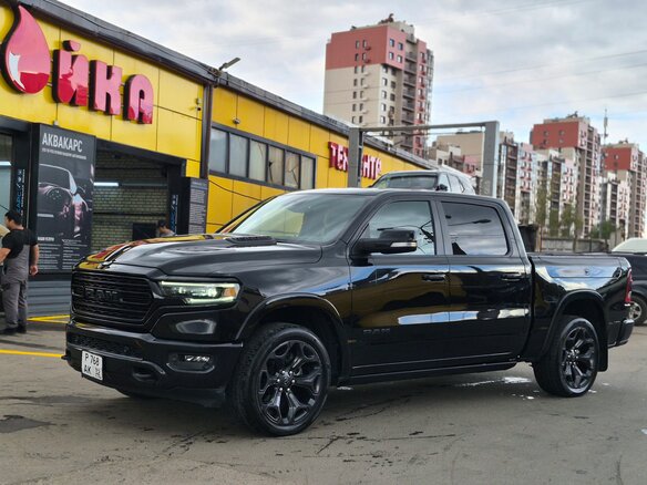 2020 Ram 1500 Quad Cab V, чёрный, 5600000 рублей