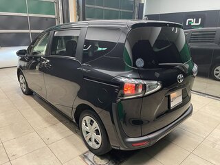 2021 Toyota Sienta II Рестайлинг, чёрный, 1415000 рублей, вид 4