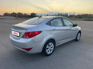2016 Hyundai Solaris I Рестайлинг, серебристый, 870000 рублей, вид 3