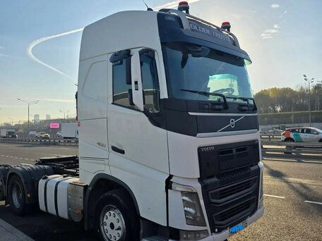 2017 Volvo FH, белый, 8000000 рублей, вид 3