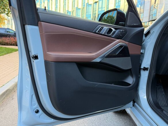 2024 BMW X6 40i III (G06) Рестайлинг, серый - вид 12