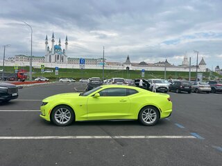 2020 Chevrolet Camaro VI Рестайлинг, жёлтый, 2999999 рублей, вид 4