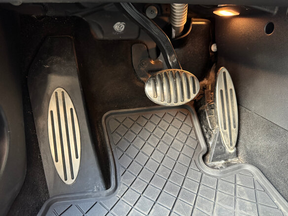 2019 Mini Hatch JCW III (F55/F56) Рестайлинг, серебристый, 3520000 рублей - вид 25
