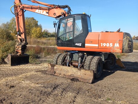 2004 Atlas Колёсные, оранжевый, 3200000 рублей, вид 1