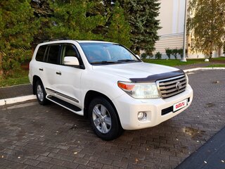 2013 Toyota Land Cruiser 200 Series Рестайлинг 1, белый, 3300000 рублей, вид 2
