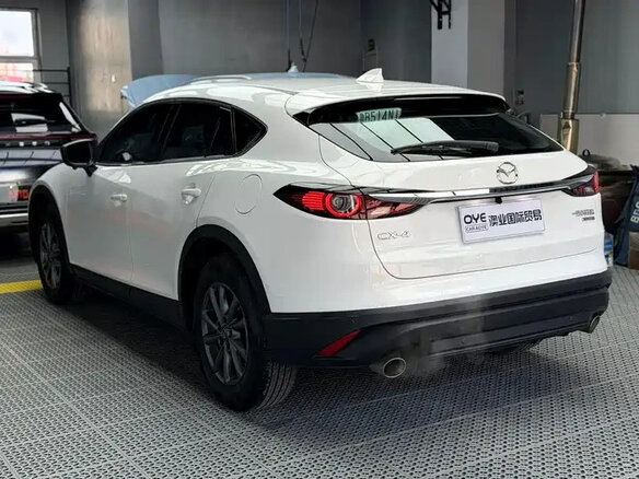 2022 Mazda CX-4 I Рестайлинг, белый, 1985002 рублей - вид 4