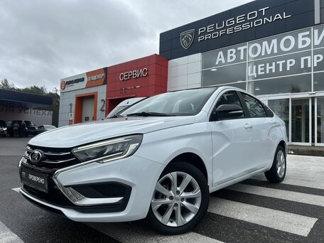 2024 Lada (ВАЗ) Vesta I Рестайлинг (NG), белый, 1360000 рублей, вид 3