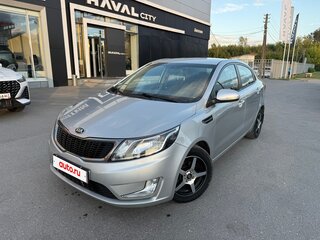 2015 Kia Rio 6-speed III, серебристый, 915000 рублей, вид 1