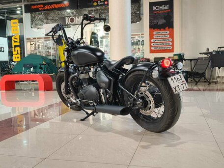 2020 Triumph Bonneville Bobber, чёрный, 1800000 рублей, вид 3