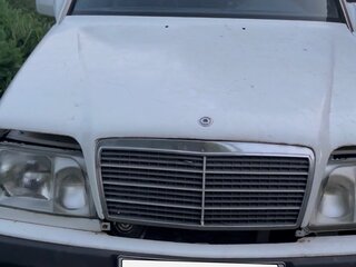 1992 Mercedes-Benz E-Класс 220 I (W124), белый, 225000 рублей, вид 4