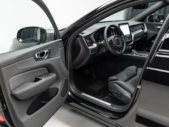 2026 Volvo XC60 II Рестайлинг 2, чёрный, 5990000 рублей - вид 6