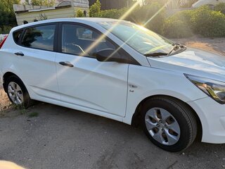 2015 Hyundai Solaris I Рестайлинг, белый, 850000 рублей, вид 2