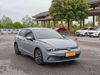 2023 Volkswagen Golf VIII, серый, 1760000 рублей, вид 3