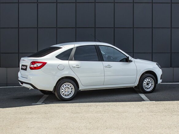2026 Lada (ВАЗ) Granta I Рестайлинг, белый - вид 4