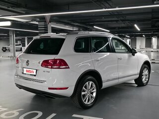 2013 Volkswagen Touareg II, белый, 2550000 рублей, вид 5