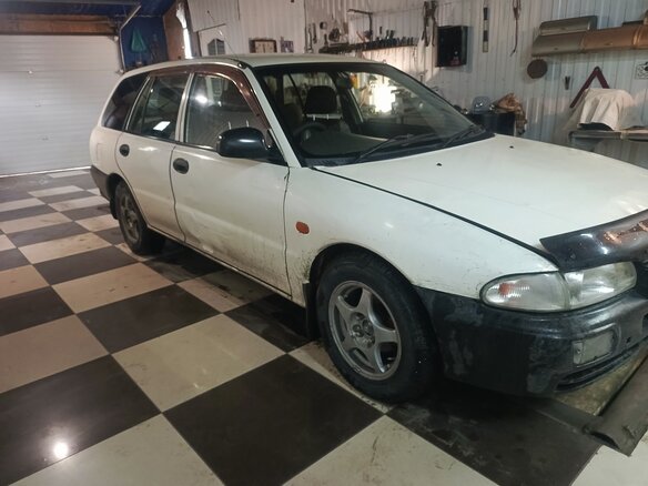 1998 Mitsubishi Libero I Рестайлинг, белый, 170000 рублей - вид 1