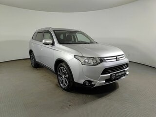 2014 Mitsubishi Outlander III Рестайлинг, серебристый, 1800000 рублей, вид 3