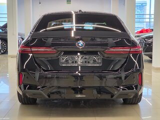 2026 BMW 5 серии 520d xDrive VIII (G60/G61/G68), чёрный, 9588000 рублей, вид 3