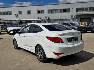 2015 Hyundai Solaris I Рестайлинг, белый, 921000 рублей, вид 3