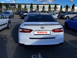 2021 Toyota Camry VIII (XV70), белый, 2495000 рублей, вид 3