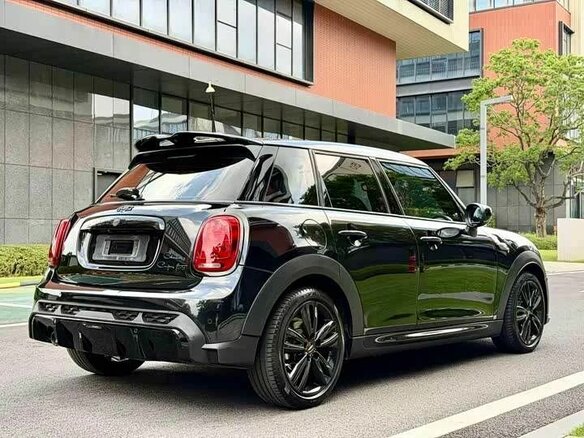 2023 Mini Hatch Cooper III (F55/F56) Рестайлинг 2, чёрный - вид 6