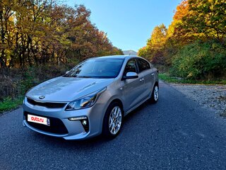 2018 Kia Rio IV, серебристый, 1520000 рублей, вид 2