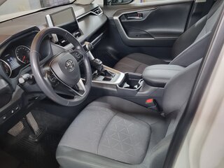 2021 Toyota RAV4 V (XA50), белый, 3700000 рублей, вид 2