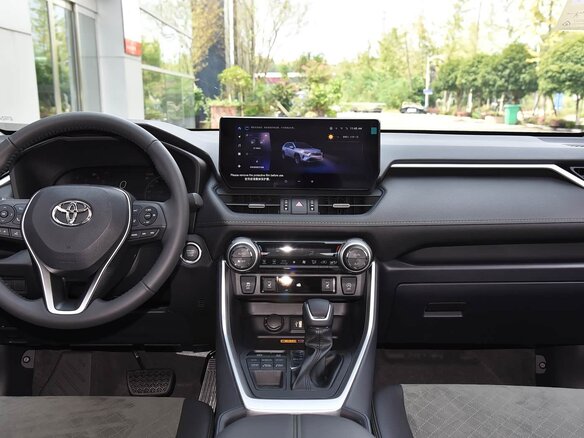 2025 Toyota RAV4 V (XA50), белый, 3950000 рублей - вид 10