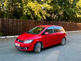 2011 Volkswagen Golf Plus II, красный, 650000 рублей, вид 3