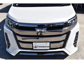 2021 Toyota Noah III (R80) Рестайлинг, белый, 2110000 рублей, вид 3