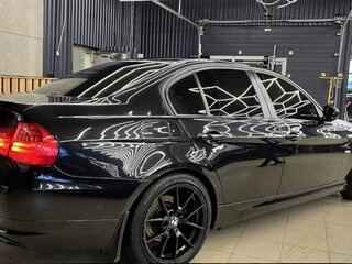 2010 BMW 3 серии 318i V (E90/E91/E92/E93) Рестайлинг, чёрный, 915000 рублей, вид 2