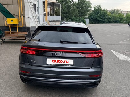 2019 Audi Q8 55 TFSI I (4M), серый, 6099000 рублей, вид 4