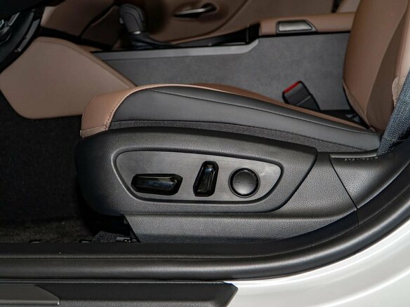 2026 Lexus ES 200 VII Рестайлинг 2, серебристый, 5690000 рублей - вид 14